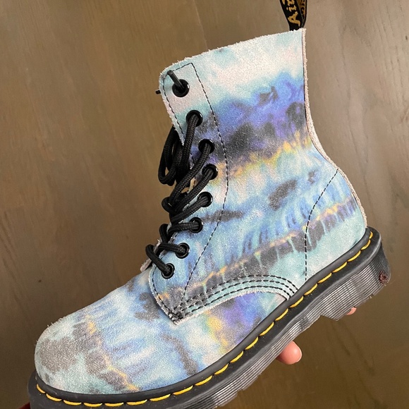 Dr Martens Kids Size 6 (big kid) - Picture 1 of 5